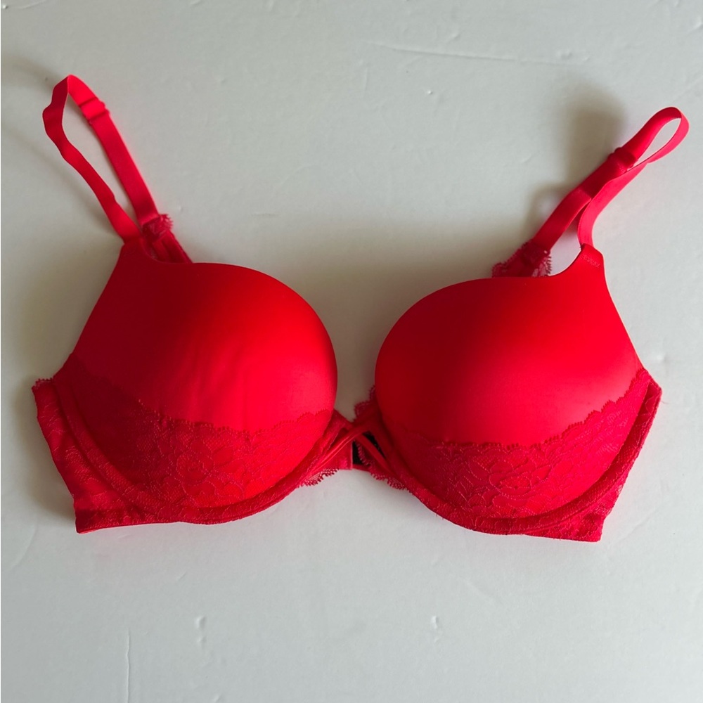 VICTORIA SECRETS / VERY SEXY/
PADDED DEMI BUSTE/ 34D/ Red with Lace